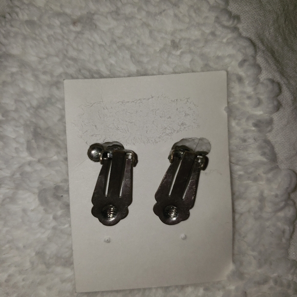Clip on earrings - Picture 2 of 2